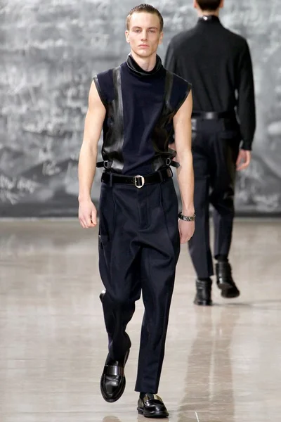 Look 18